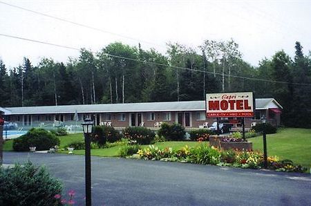 מקינאו סיטי Capri Motel מראה חיצוני תמונה