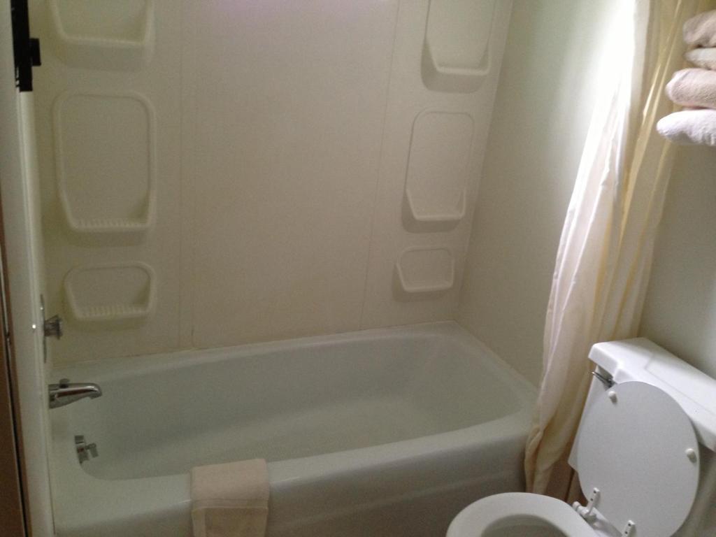 מקינאו סיטי Capri Motel מראה חיצוני תמונה