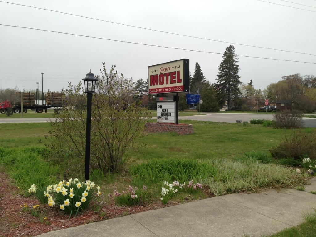 מקינאו סיטי Capri Motel מראה חיצוני תמונה